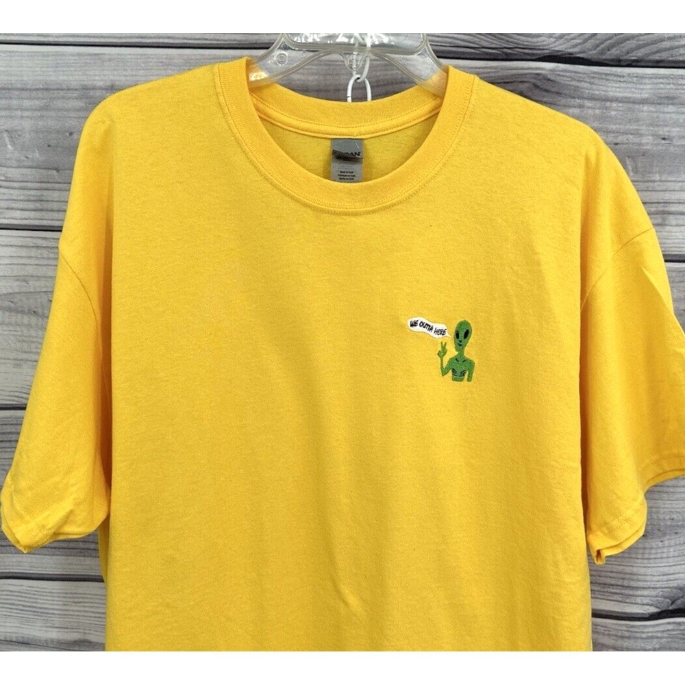 GILDAN ALIEN "WE OUTTA HERE" EMBROIDERED T SHIRT Unisex Size XL Yellow